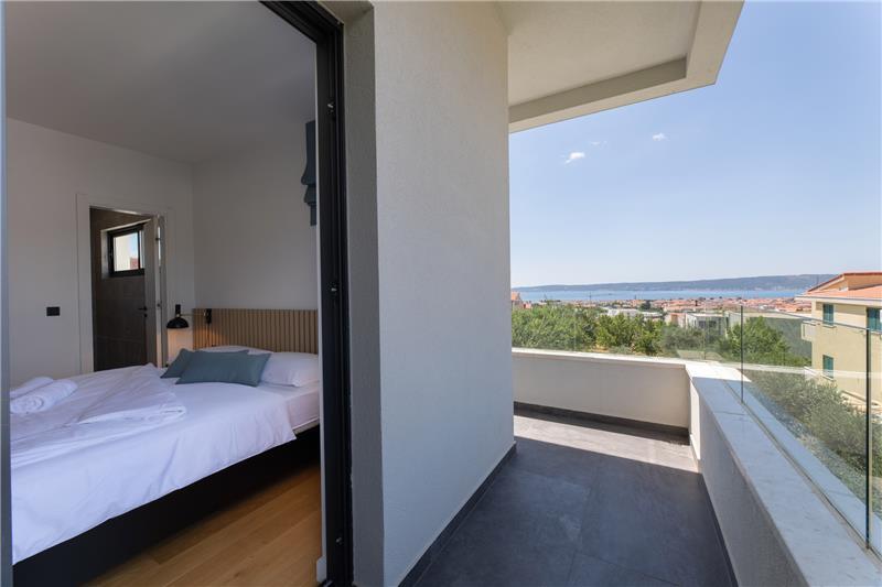 Sea-view villa in Trogir, photograph 12