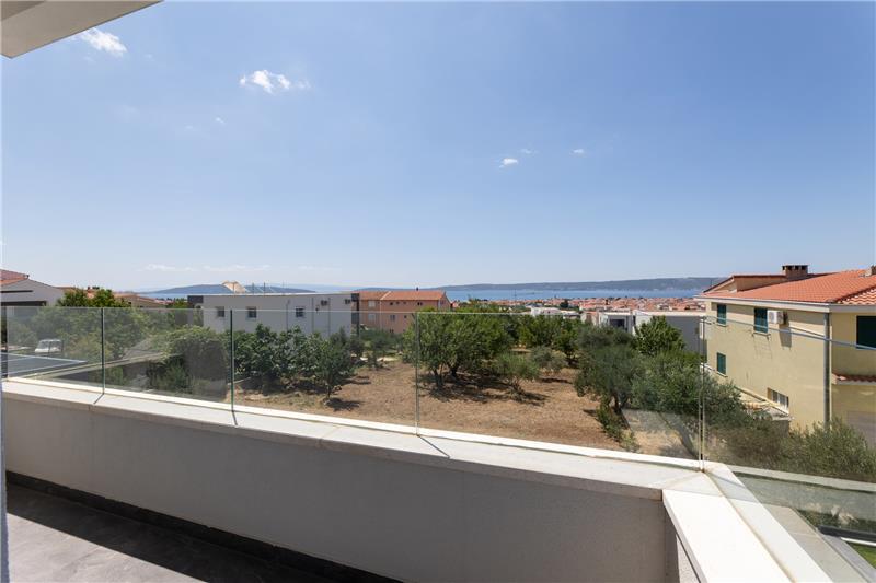 Sea-view villa in Trogir, photograph 13