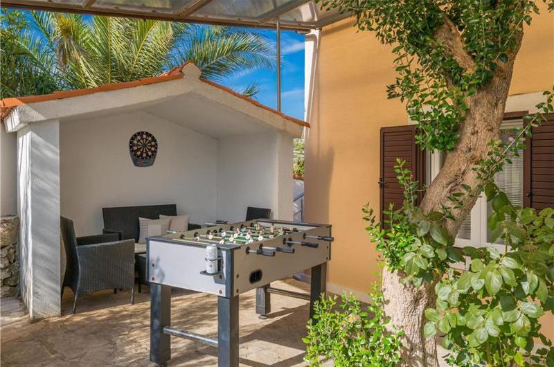 6 bedroom villa with pool in Milna, Brac Island sleeps 11