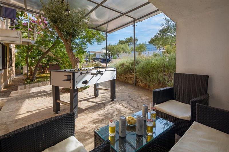 6 bedroom villa with pool in Milna, Brac Island sleeps 11