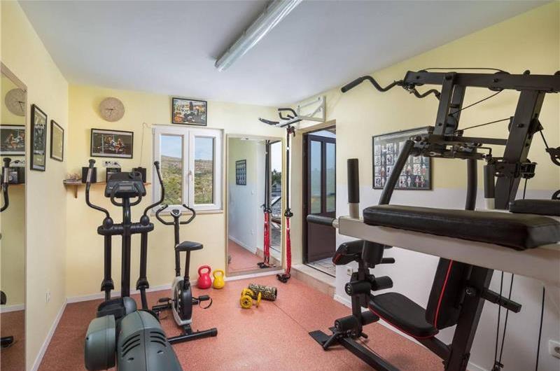 6 bedroom villa with pool in Milna, Brac Island sleeps 11