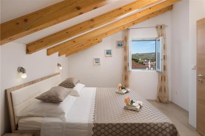 6 bedroom villa with pool in Milna, Brac Island sleeps 11