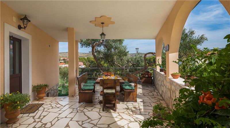 6 bedroom villa with pool in Milna, Brac Island sleeps 11