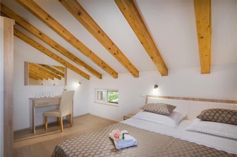 6 bedroom villa with pool in Milna, Brac Island sleeps 11