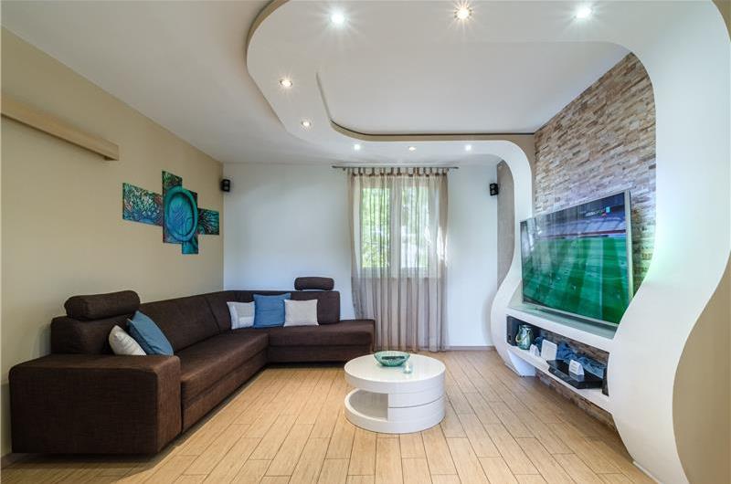 6 bedroom villa with pool in Milna, Brac Island sleeps 11