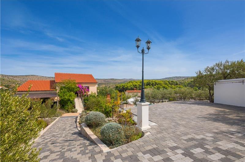 6 bedroom villa with pool in Milna, Brac Island sleeps 11