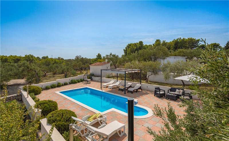6 bedroom villa with pool in Milna, Brac Island sleeps 11