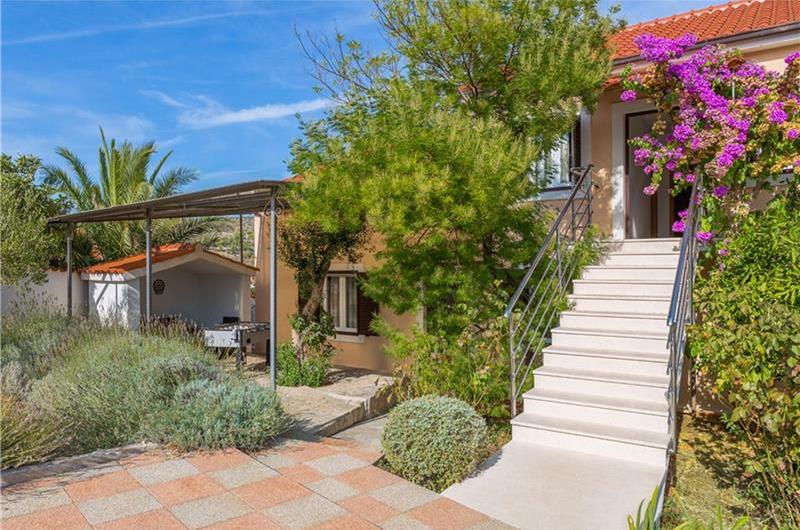 6 bedroom villa with pool in Milna, Brac Island sleeps 11