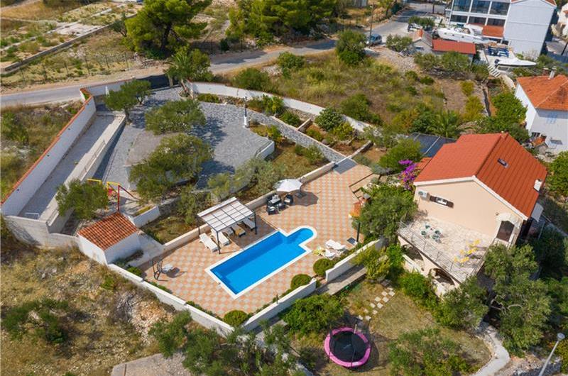 6 bedroom villa with pool in Milna, Brac Island sleeps 11