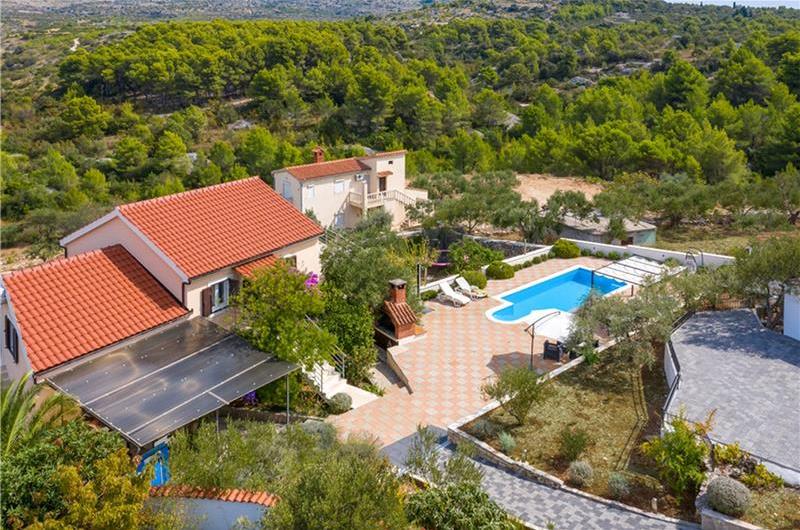 6 bedroom villa with pool in Milna, Brac Island sleeps 11