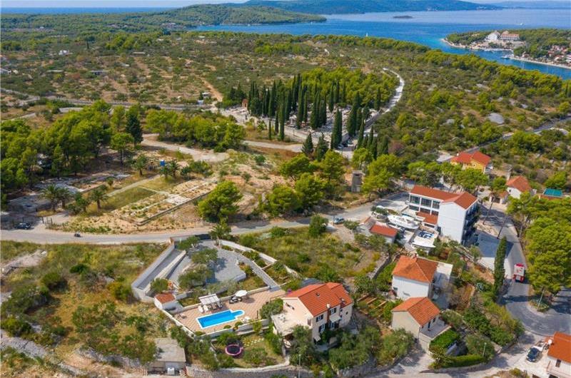 6 bedroom villa with pool in Milna, Brac Island sleeps 11