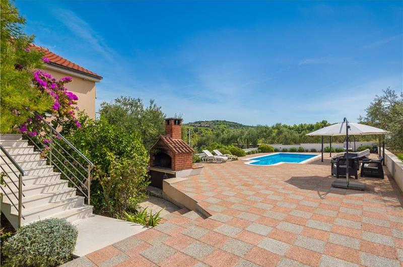 6 bedroom villa with pool in Milna, Brac Island sleeps 11