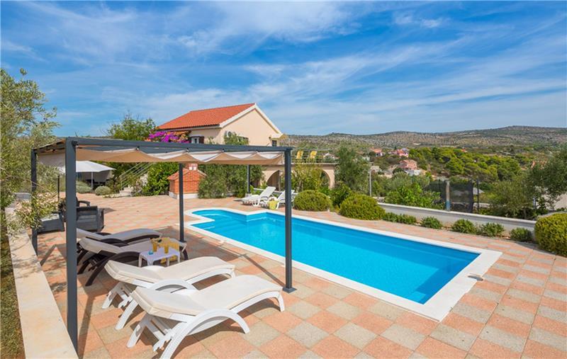 6 bedroom villa with pool in Milna, Brac Island sleeps 11