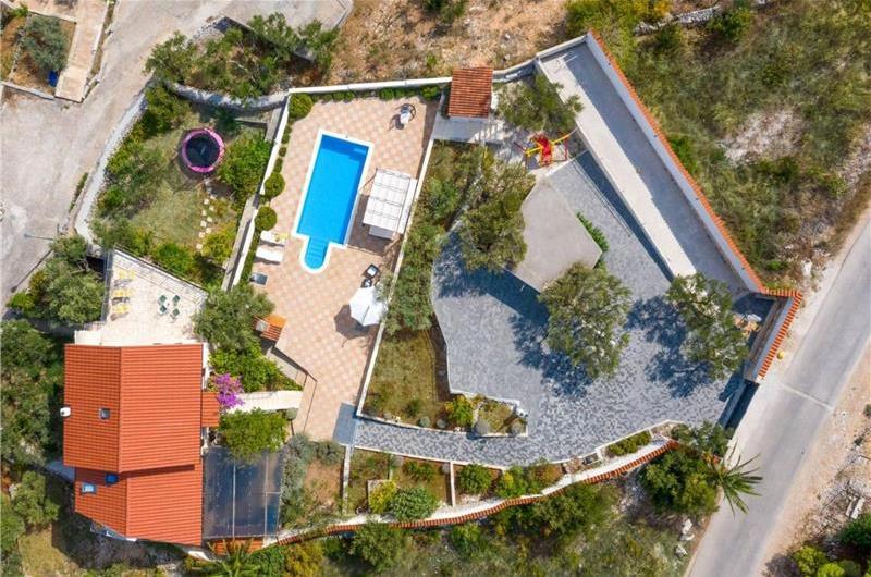 6 bedroom villa with pool in Milna, Brac Island sleeps 11