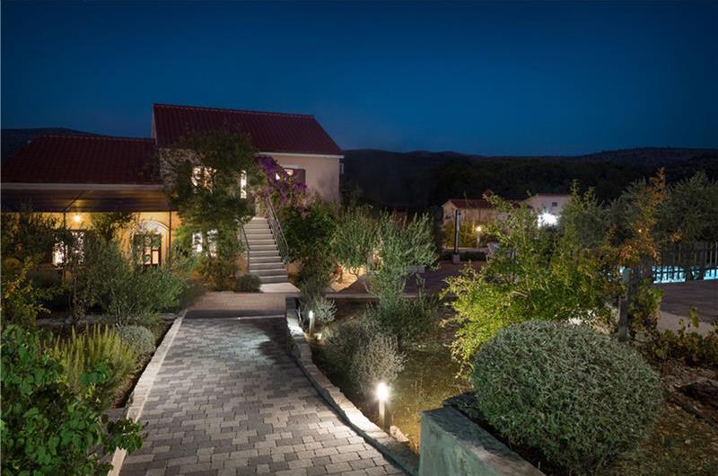 6 bedroom villa with pool in Milna, Brac Island sleeps 11