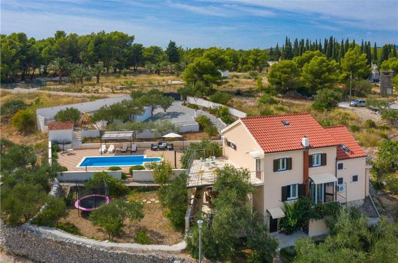 6 bedroom villa with pool in Milna, Brac Island sleeps 11