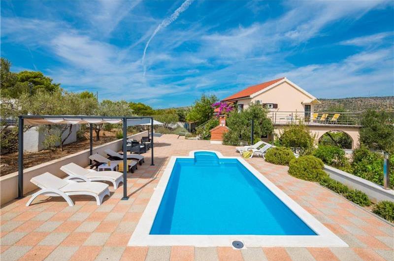 6 bedroom villa with pool in Milna, Brac Island sleeps 11