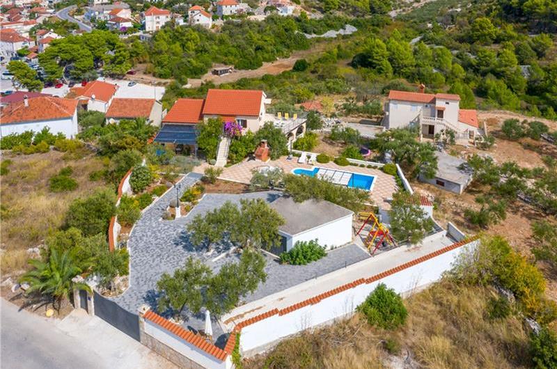 6 bedroom villa with pool in Milna, Brac Island sleeps 11