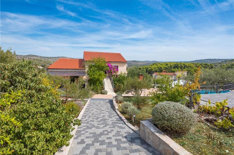 6 bedroom villa with pool in Milna, Brac Island sleeps 11