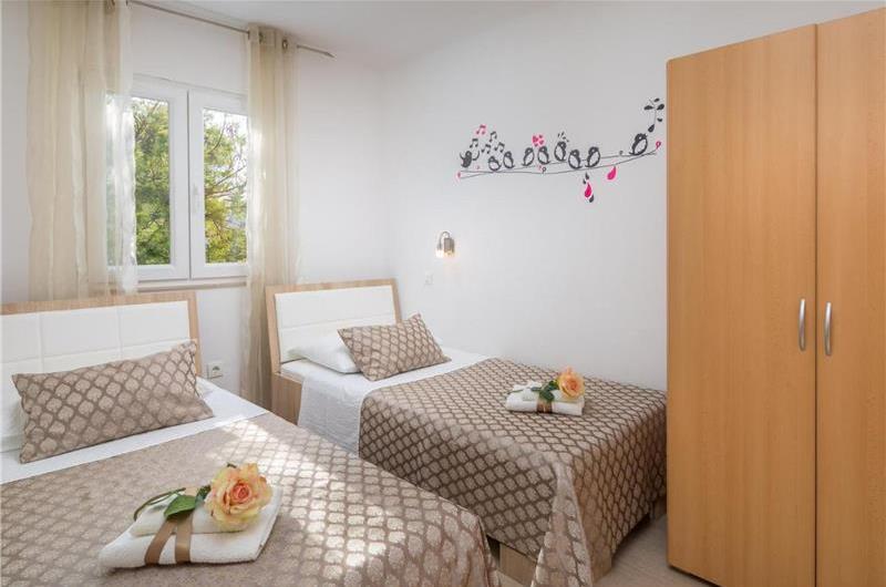 6 bedroom villa with pool in Milna, Brac Island sleeps 11