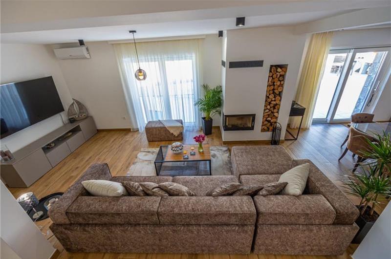 5 bedroom villa with pool near Crikvenica, sleeps 10