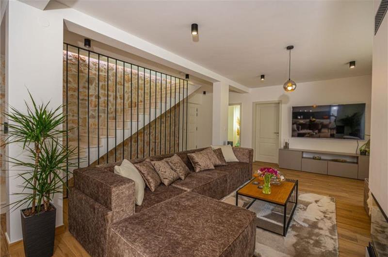 5 bedroom villa with pool near Crikvenica, sleeps 10