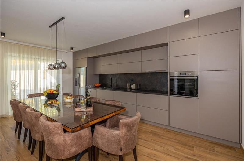 5 bedroom villa with pool near Crikvenica, sleeps 10