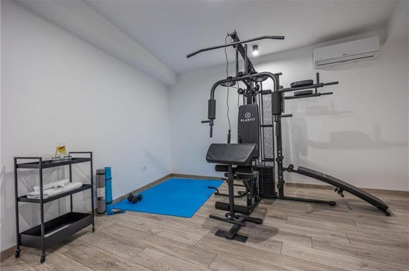 5 bedroom villa with pool near Crikvenica, sleeps 10