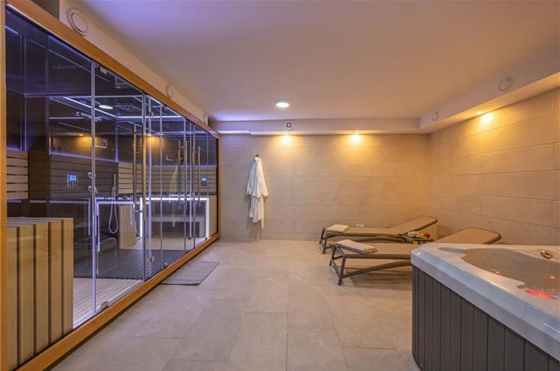 5 bedroom villa with pool near Crikvenica, sleeps 10