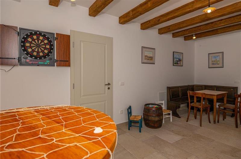 5 bedroom villa with pool near Crikvenica, sleeps 10