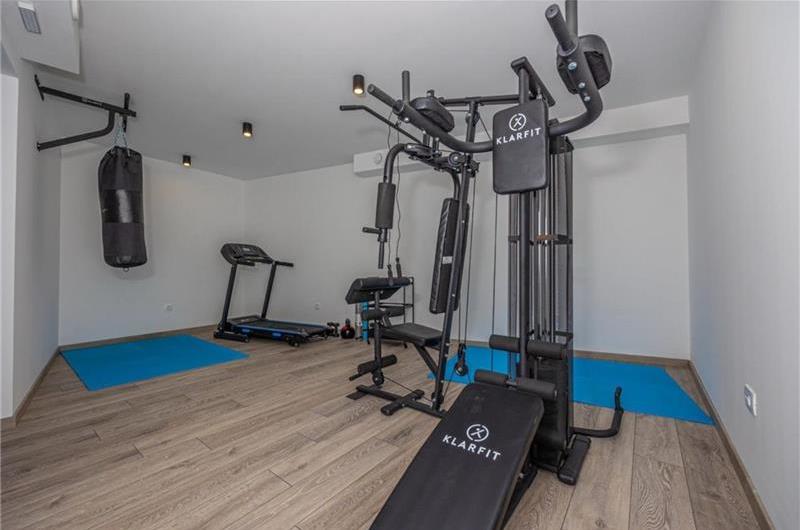 5 bedroom villa with pool near Crikvenica, sleeps 10