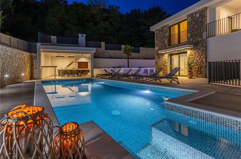 5 bedroom villa with pool near Crikvenica, sleeps 10