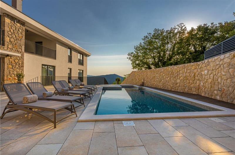 5 bedroom villa with pool near Crikvenica, sleeps 10