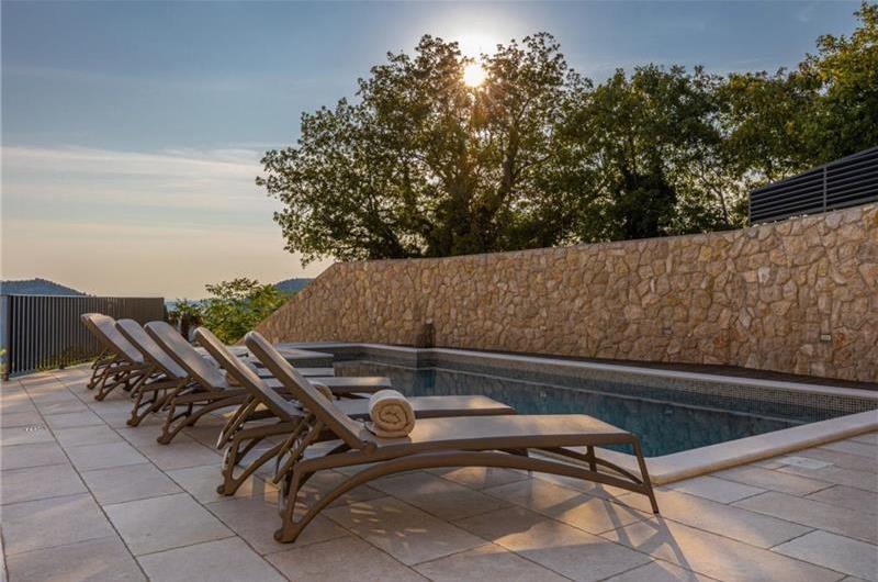 5 bedroom villa with pool near Crikvenica, sleeps 10