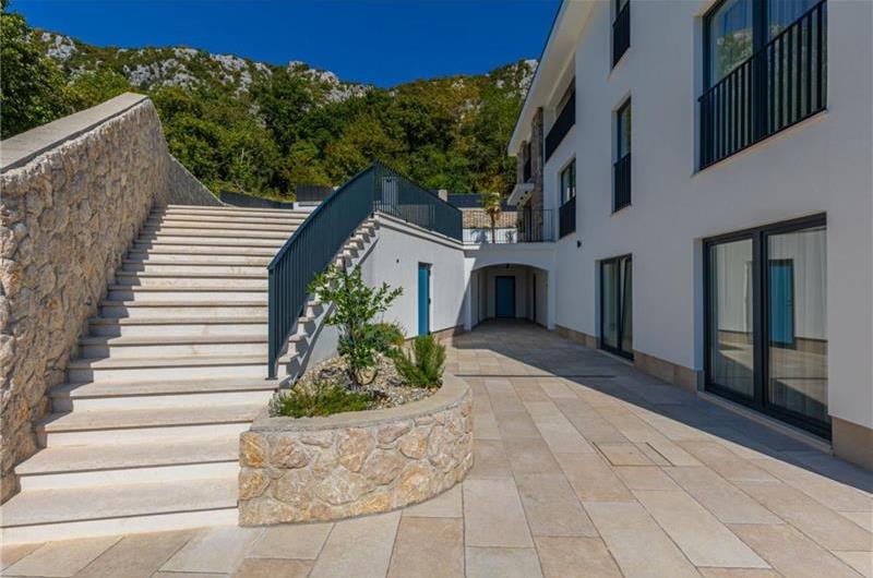 5 bedroom villa with pool near Crikvenica, sleeps 10