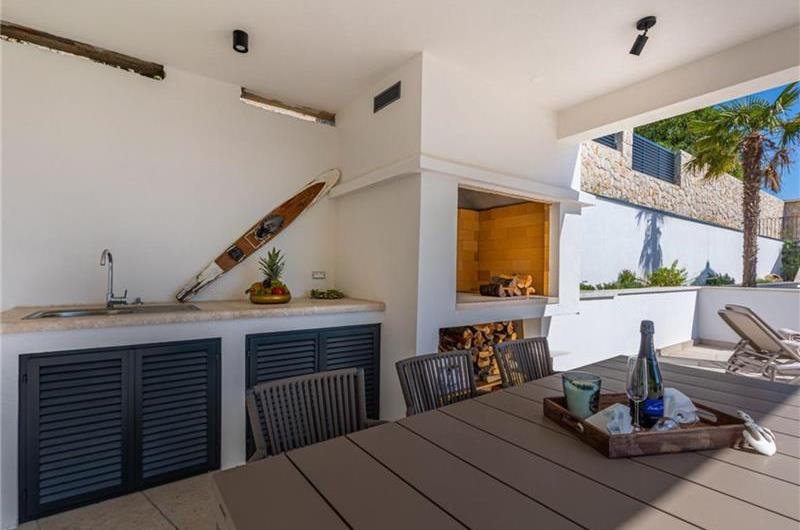 5 bedroom villa with pool near Crikvenica, sleeps 10