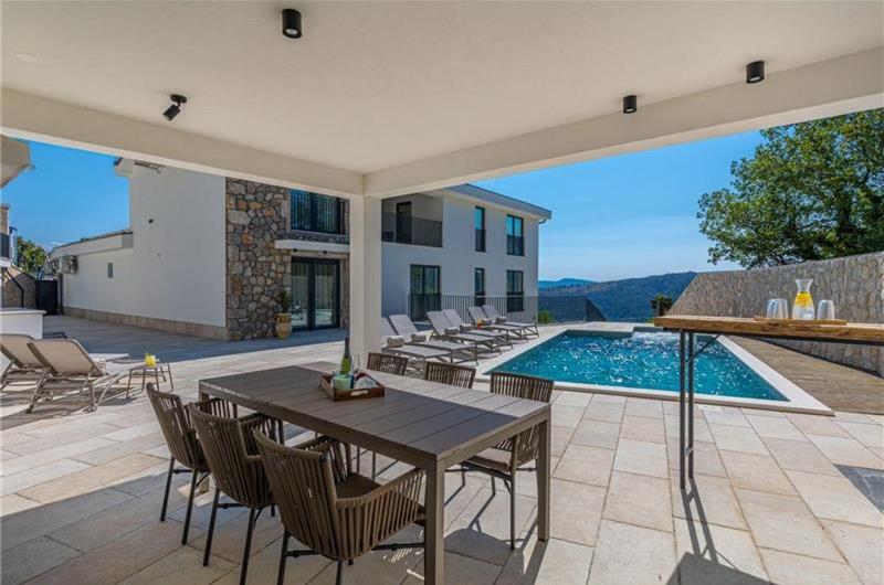 5 bedroom villa with pool near Crikvenica, sleeps 10