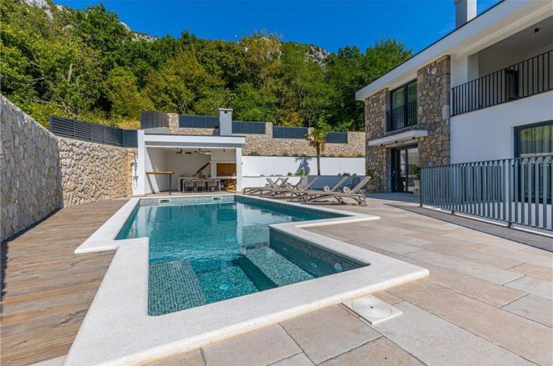5 bedroom villa with pool near Crikvenica, sleeps 10