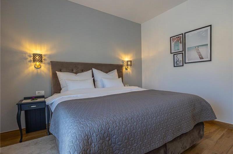 5 bedroom villa with pool near Crikvenica, sleeps 10