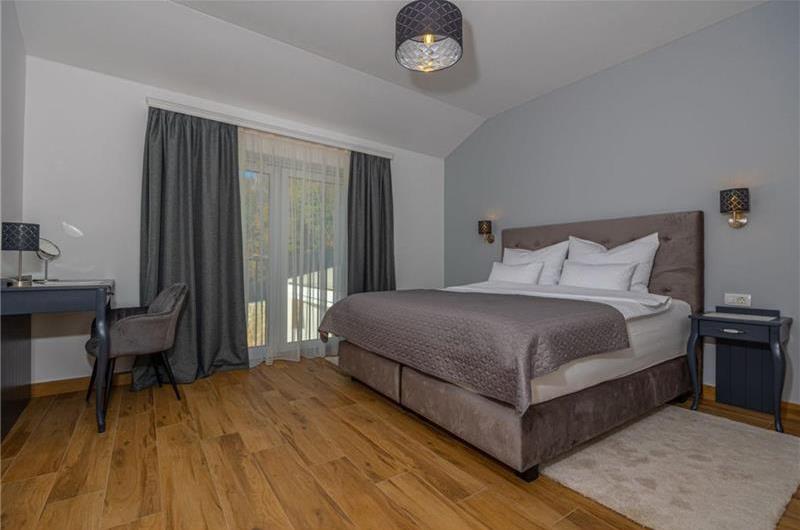 5 bedroom villa with pool near Crikvenica, sleeps 10