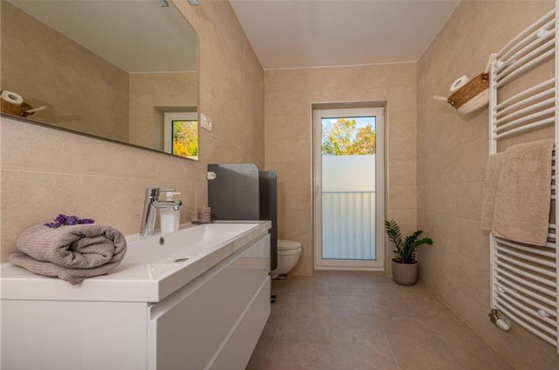 5 bedroom villa with pool near Crikvenica, sleeps 10