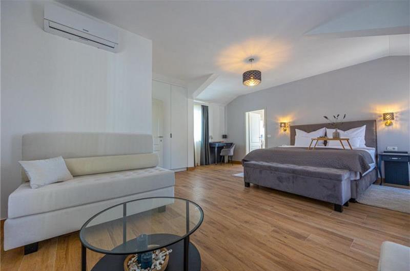 5 bedroom villa with pool near Crikvenica, sleeps 10