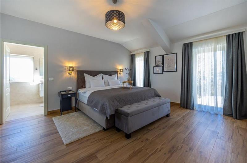 5 bedroom villa with pool near Crikvenica, sleeps 10