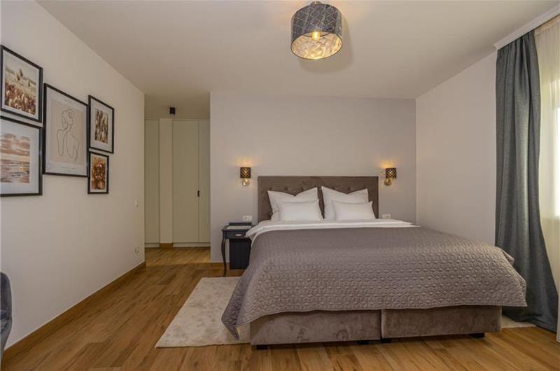 5 bedroom villa with pool near Crikvenica, sleeps 10