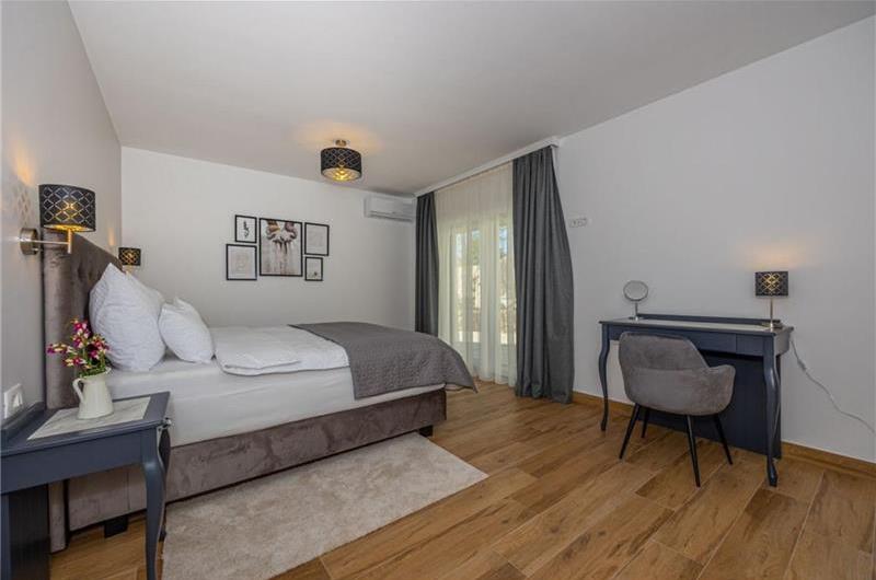 5 bedroom villa with pool near Crikvenica, sleeps 10