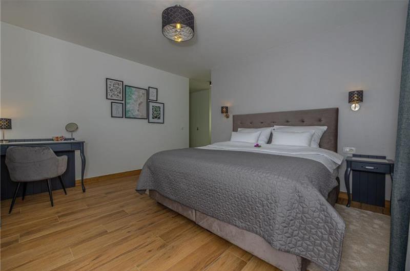 5 bedroom villa with pool near Crikvenica, sleeps 10