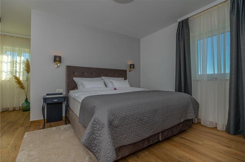 5 bedroom villa with pool near Crikvenica, sleeps 10