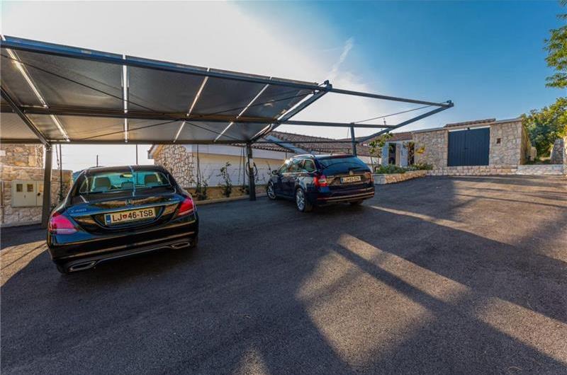 5 bedroom villa with pool near Crikvenica, sleeps 10