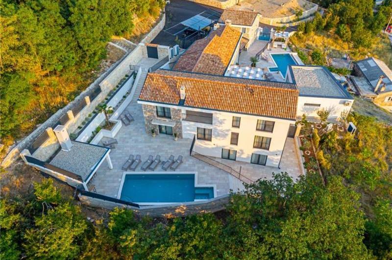 5 bedroom villa with pool near Crikvenica, sleeps 10
