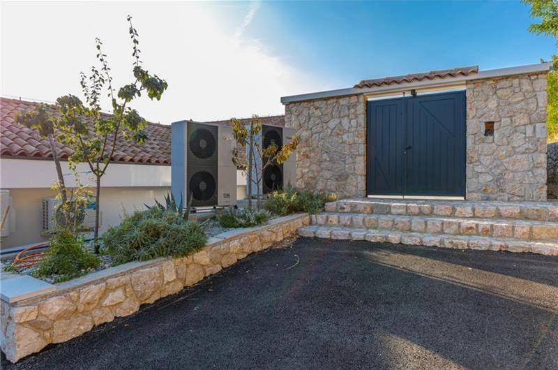 5 bedroom villa with pool near Crikvenica, sleeps 10